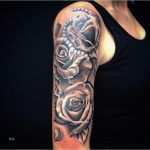 Arm Tattoos Frau Vorlagen Hübsch Tattoo Perlenkette Mit Rosen Arm